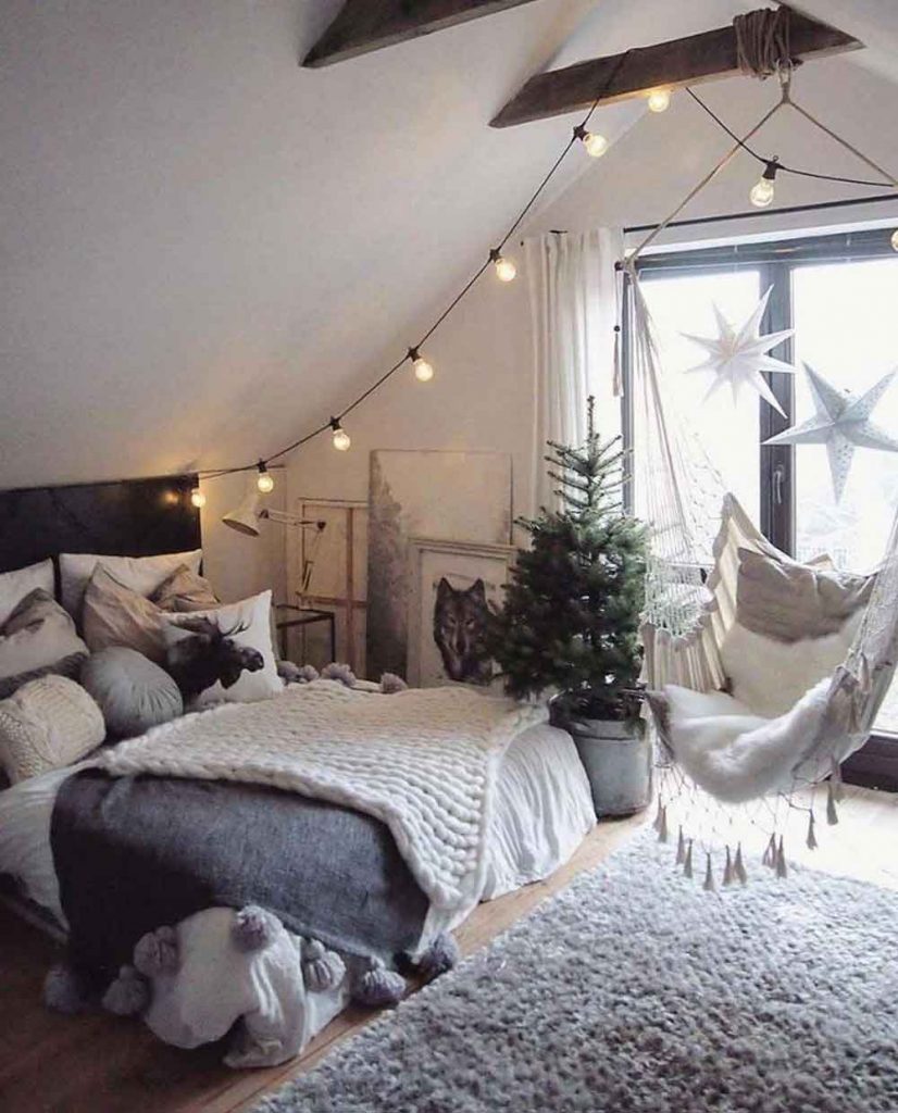 Small-Room-Romance-NewsORB360